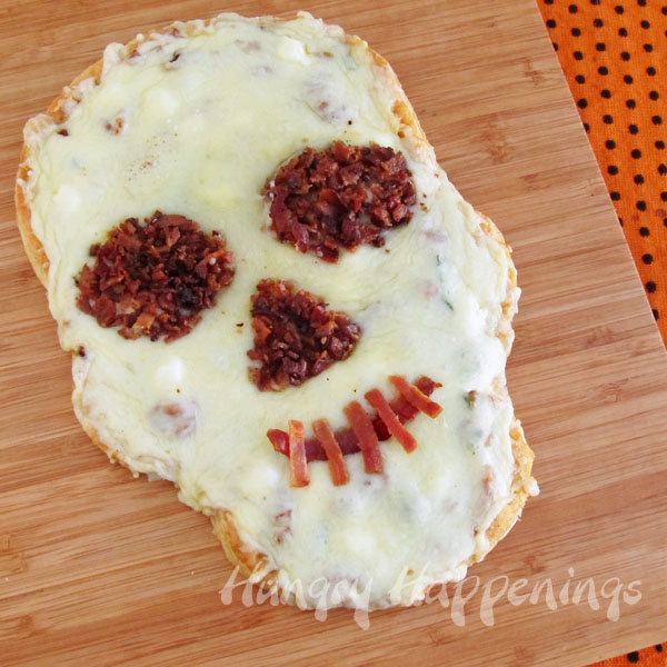 halloween-skull-shaped-pizza-halloween-edible-crafts-halloween-party-food-halloween-appetizer-halloween-dinner